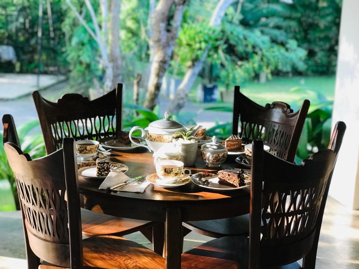 Ceylon Kingsmen Garden Hotel - Katunayake Negombo Exterior photo