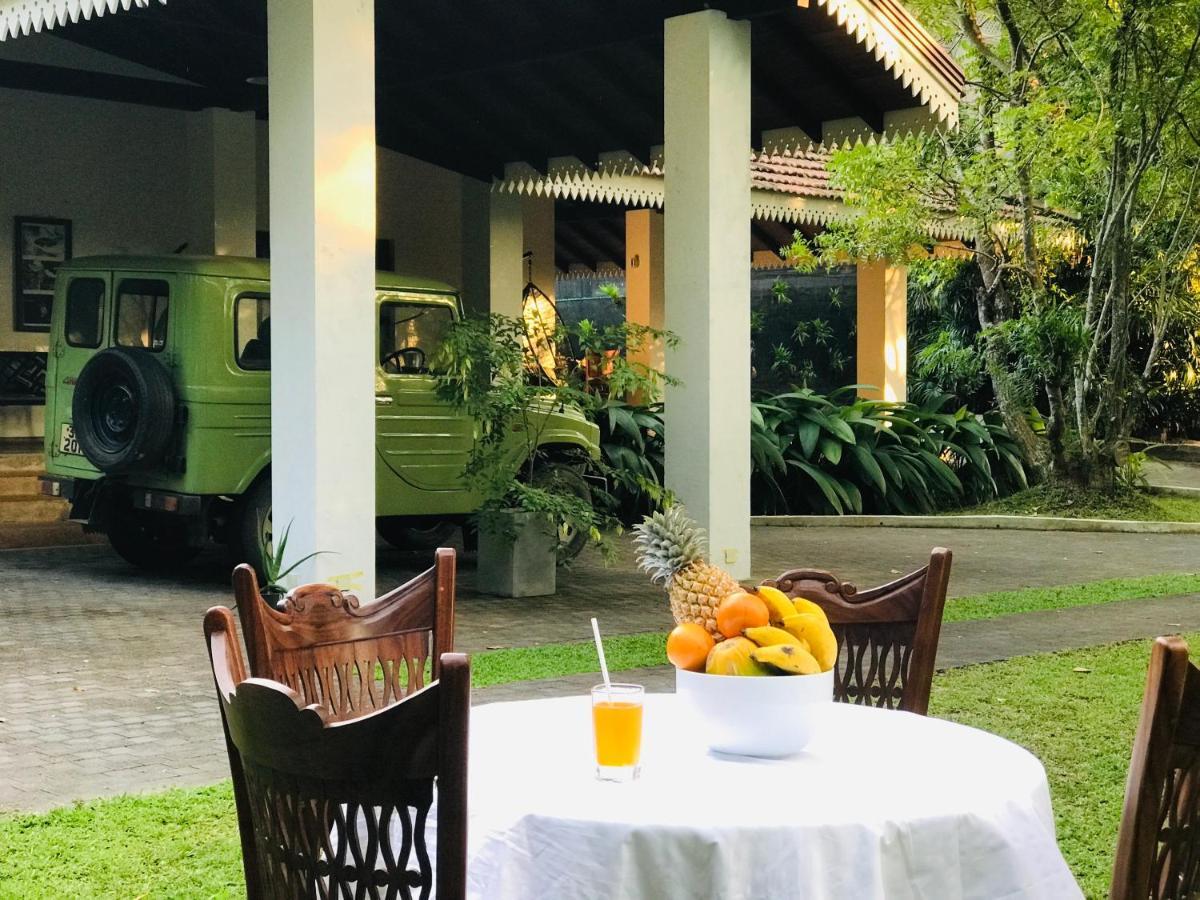 Ceylon Kingsmen Garden Hotel - Katunayake Negombo Exterior photo