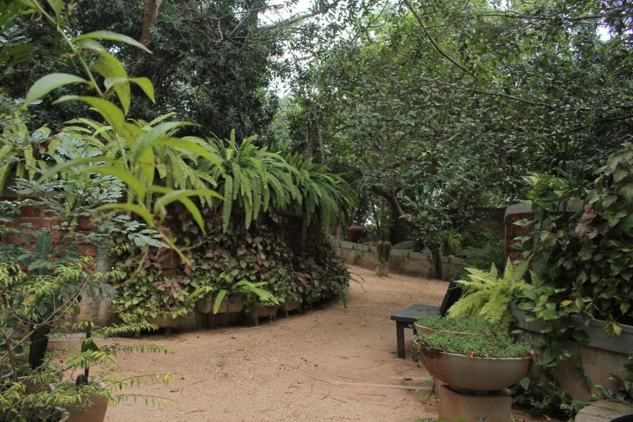 Ceylon Kingsmen Garden Hotel - Katunayake Negombo Exterior photo
